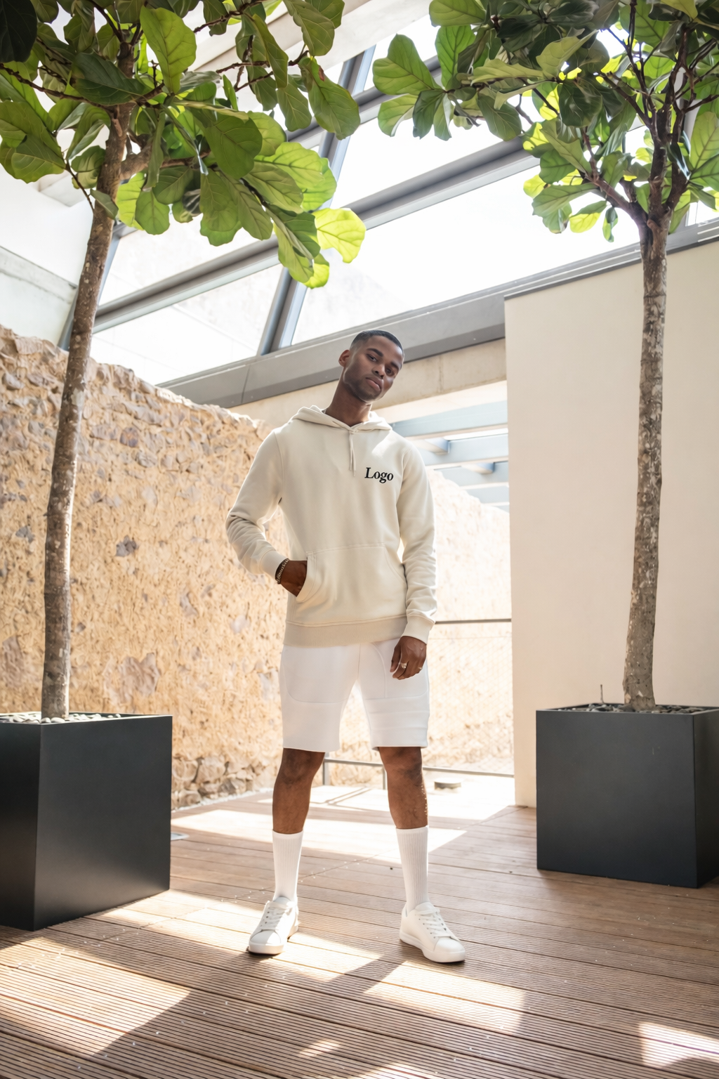 Hoodie besticken lassen – eigenes Logo & Schrift | Hoodie personalisieren